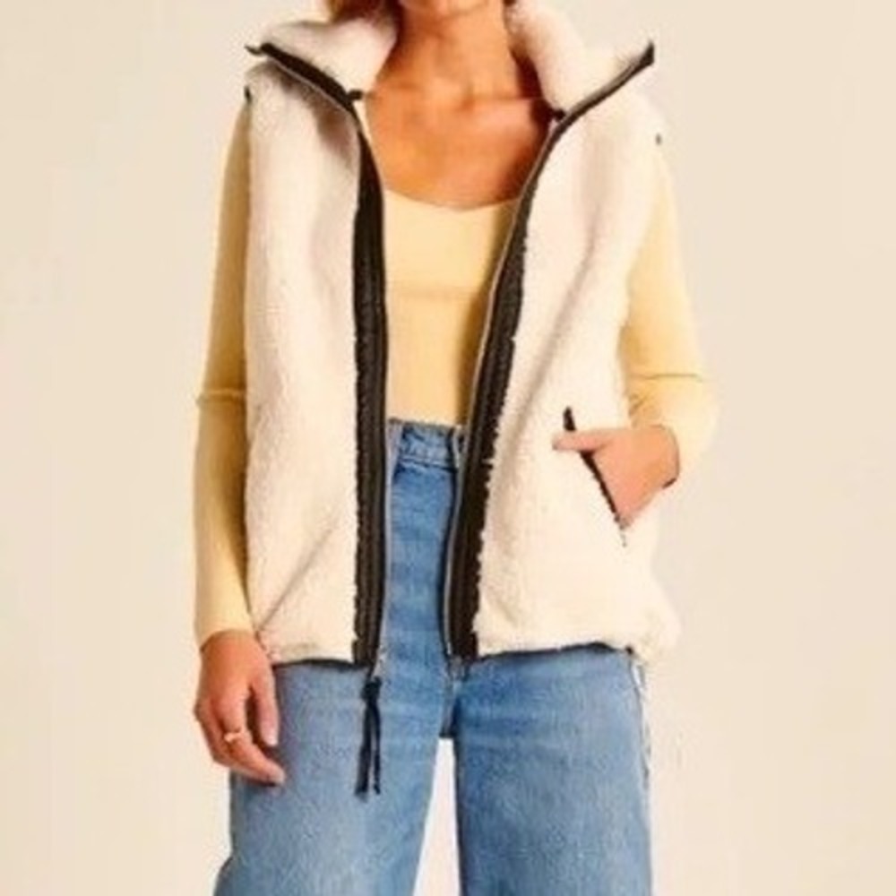 Abercrombie & Fitch Soft AF Sherpa Cinch Hem Vest Faux Leather Cream Black XS
